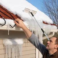 Ako zabrániť tvorbe ľadových hrádzí (ice dams) na streche a bezpečne ich odstrániť